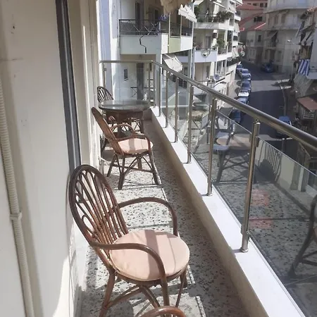 Big Apartment With Castle View דירה קאבאלה