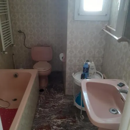 Big Apartment With Castle View דירה